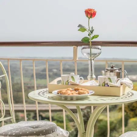 Sikelia Bed & Breakfast 3*